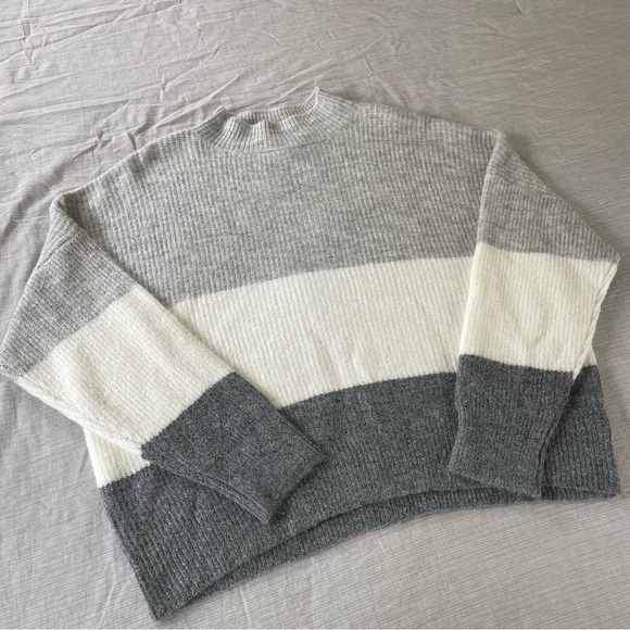 Grey Mock Neck Colorblock Sweater - Picture 2 of 5